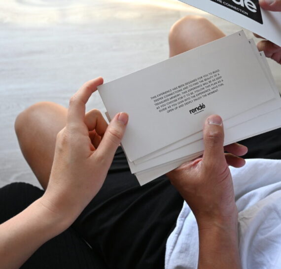 Two people reading the questionnaire cards - Rendé - conversation starters and date ideas